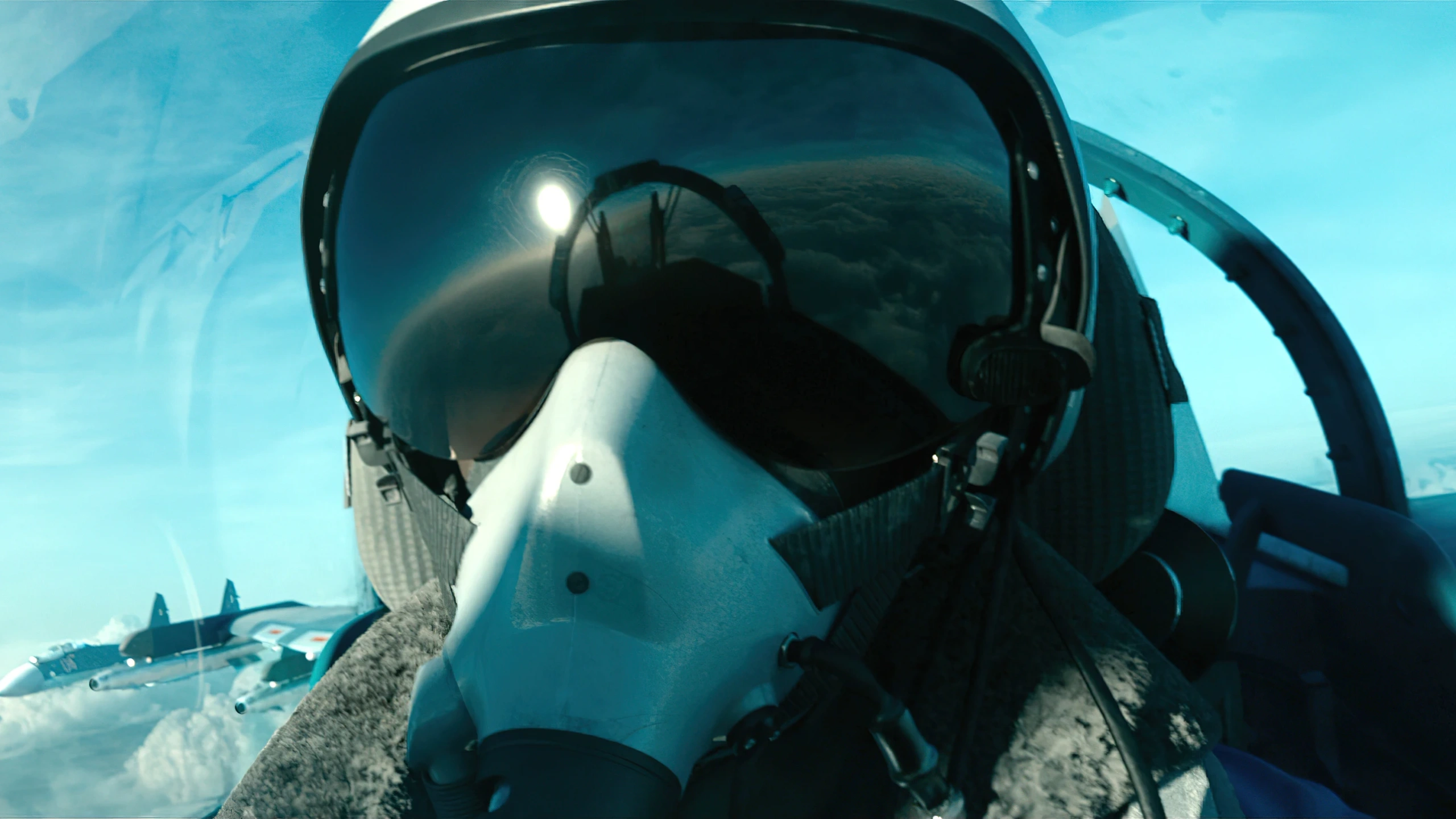 Кадр из фильма Фёдора Бондарчука «Вторжение», Служба в авиации
