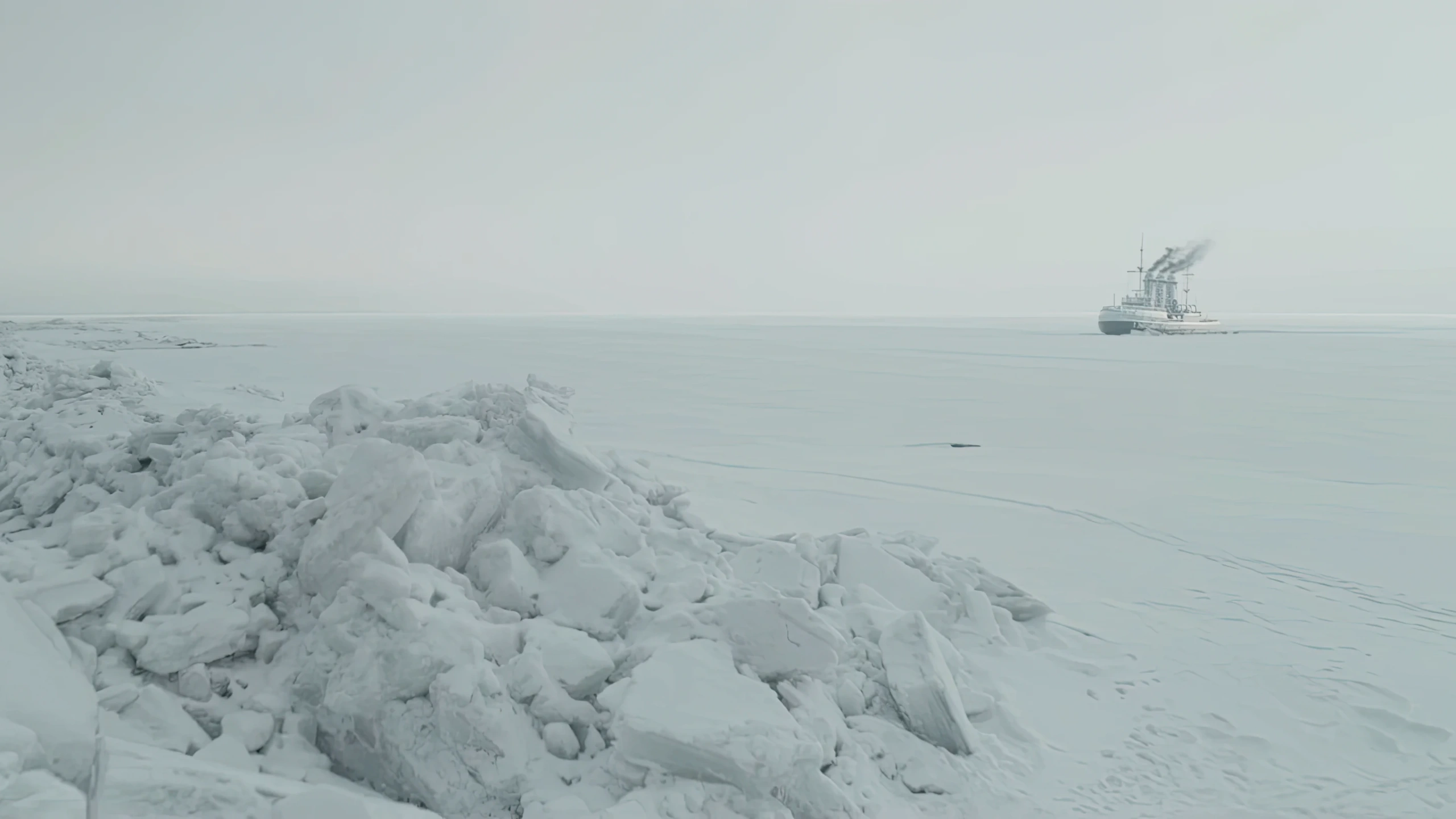 Кадр из фильма Алексея Тельнова «Архипелаг», Зимовка во льдах на корабле